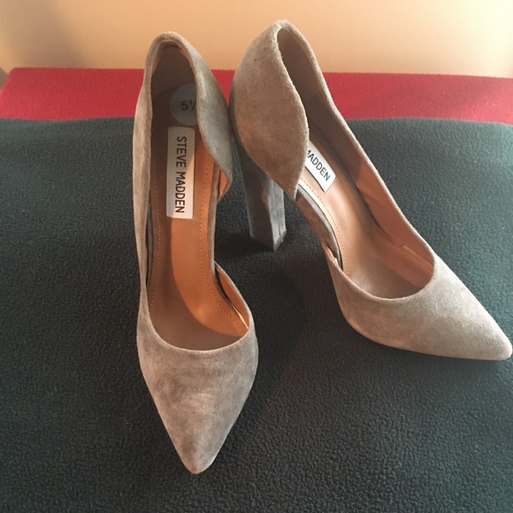 (SOLD) Steve Madden Grey Heels - Picture 3 of 5